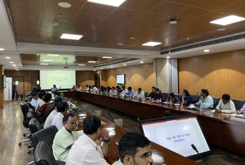 Dekho aur Hindi mein likho pratiyogita