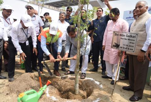 Launch of 'Swachhata Hi Seva' campaign with nationwide plantation drive
